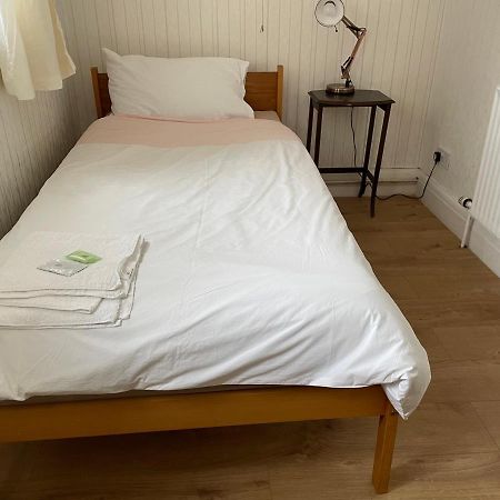 Renovated 4-Bed Home - Sleeps 9 - Parking - Spa ブラックプール エクステリア 写真