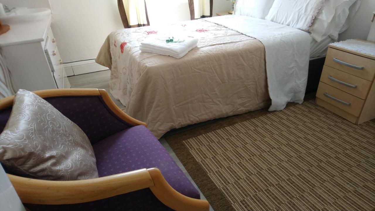 Renovated 4-Bed Home - Sleeps 9 - Parking - Spa ブラックプール エクステリア 写真