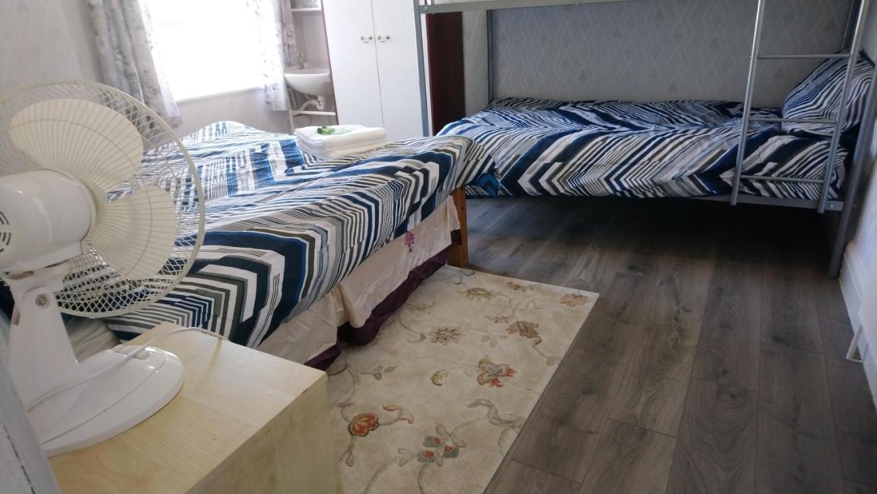 Renovated 4-Bed Home - Sleeps 9 - Parking - Spa ブラックプール エクステリア 写真